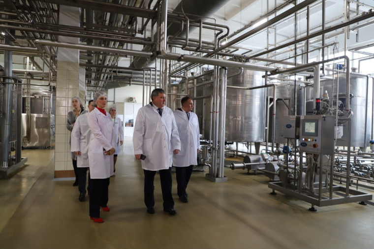 Илья Беспалов поздравил коллектив тульского предприятия по производству молочной продукции с юбилеем.