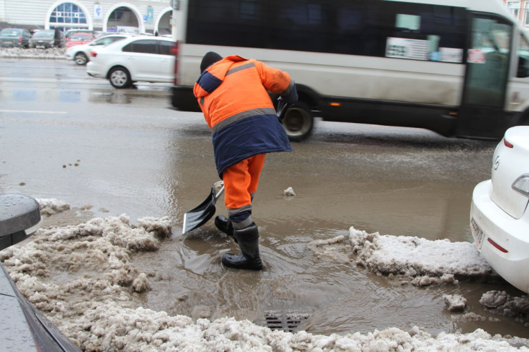 В Туле усилена работа по устранению подтоплений на улицах города.