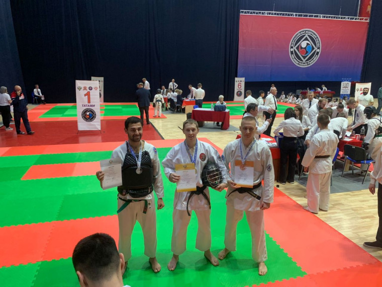 Тульские спортсмены завоевали медали на соревнованиях по восточному боевому единоборству.