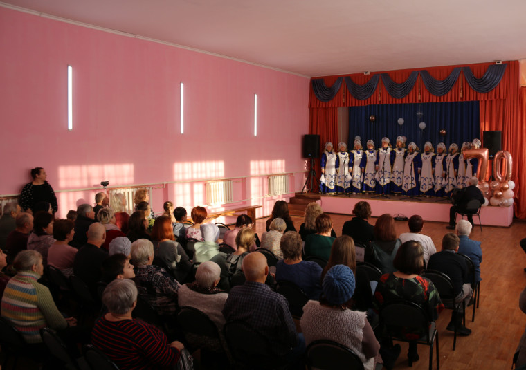 Старобасовский хор народной песни «Надежда» отметил 70-летие со дня основания.