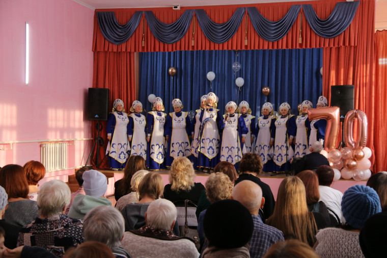 Старобасовский хор народной песни «Надежда» отметил 70-летие со дня основания.